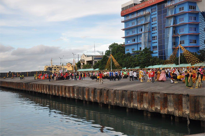Photo of the crowd during the 2018 Sinulog Festival Fluvial Parade at Pier 1, Cebu Port.
