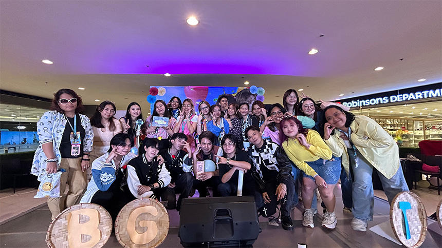 Kmmunity fans posing for a picture during the Biyaheng Beomgyu-Taehyun February 25, 2024.