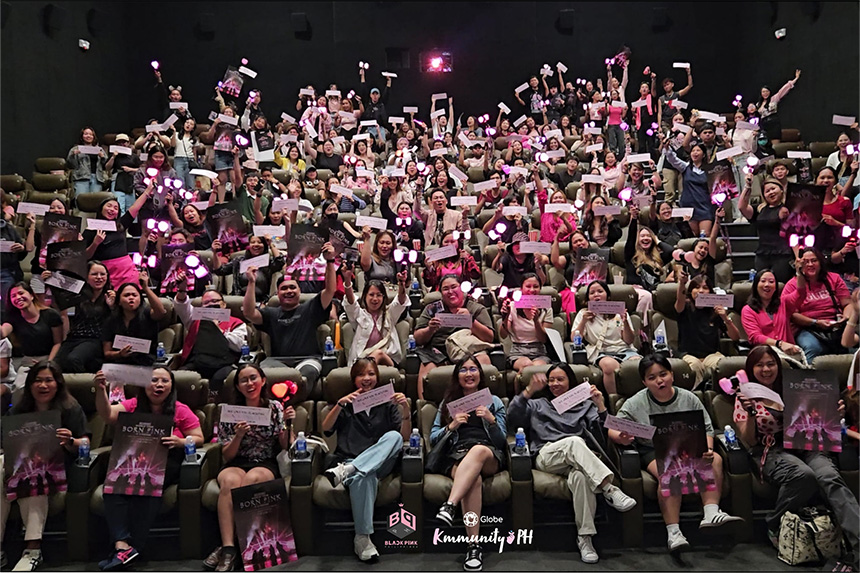 Kmmunity fans posing for a picture during the BLACKPINK WORLD TOUR BORN PINK IN CINEMASâBLOCK SCREENING.