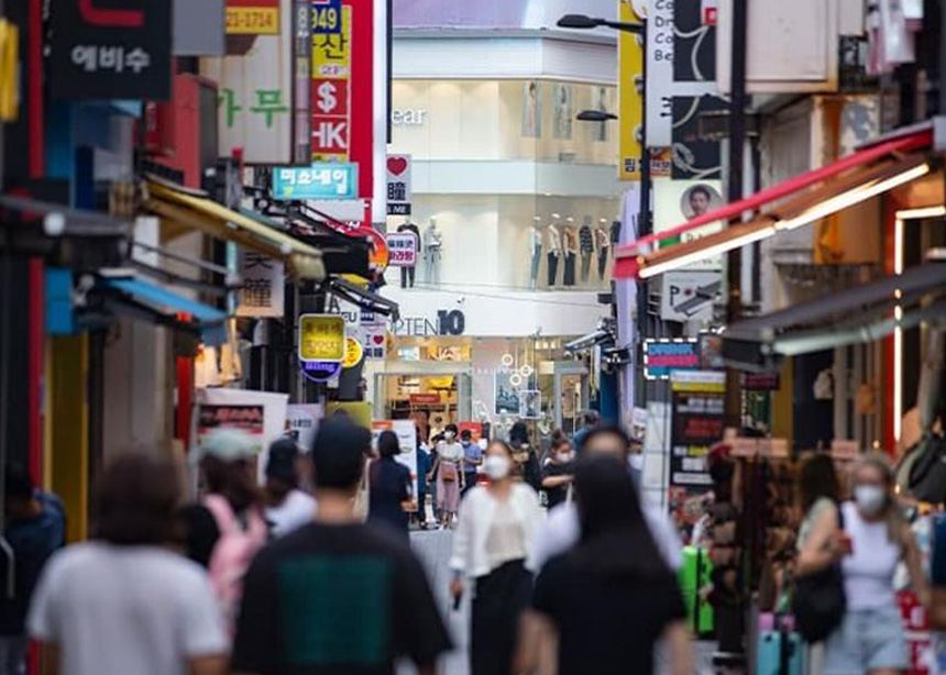 Asians shopping for fashion finds at Myeongdong, Seoul's shopping mecca.