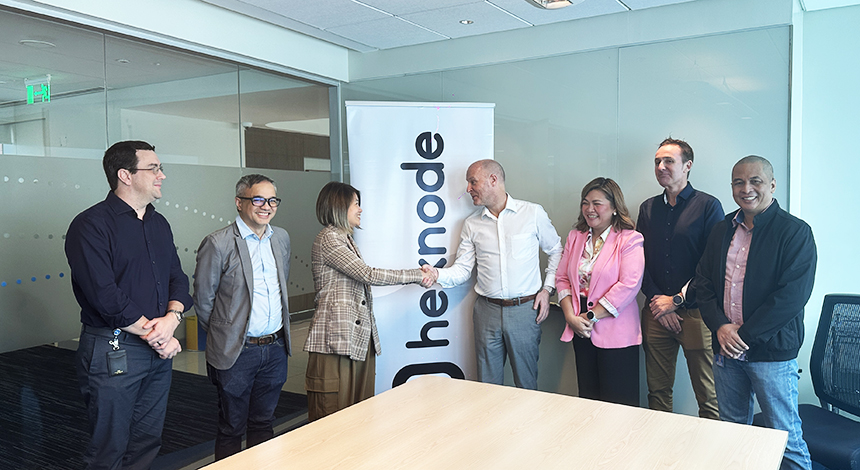 Globe Business and Hexnode representatives.