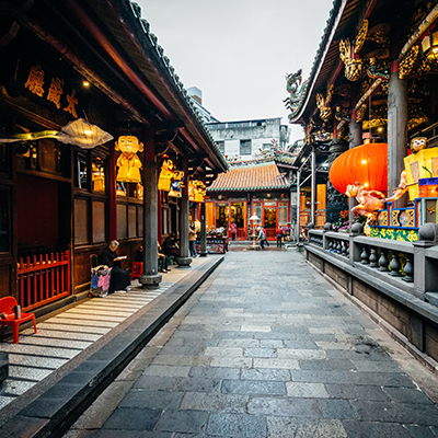 A corridor inside Longshan temple.