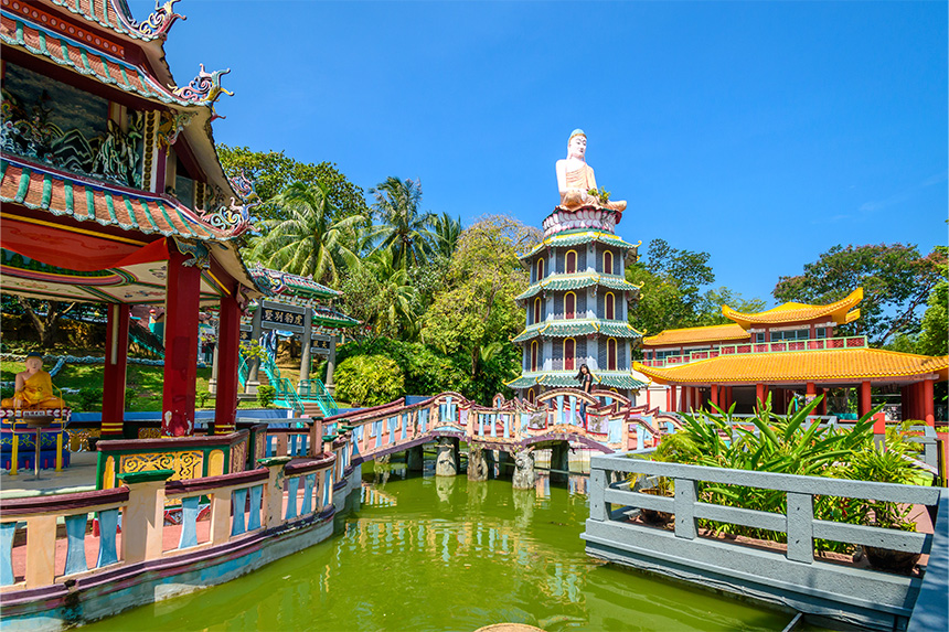 Photo of the Chinese Pagoda and Pavilion by the Lake at Haw Par Villa Theme Park.