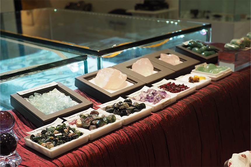 A display of semi-precious stones in large and small cuts.