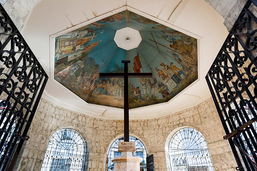 A photo of Cebuâs famous Magellanâs Cross.